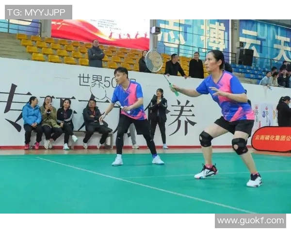 成都羽毛球队在钻石联赛中的逆袭之旅展现拼搏精神与团队力量