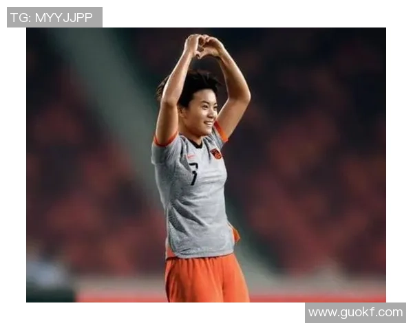 足球明星王霜展现泳装魅力引发热议网友纷纷点赞支持她的自信与风采 足球明星王霜展现泳装魅力引发热议网友纷纷点赞支持她的自信与风采